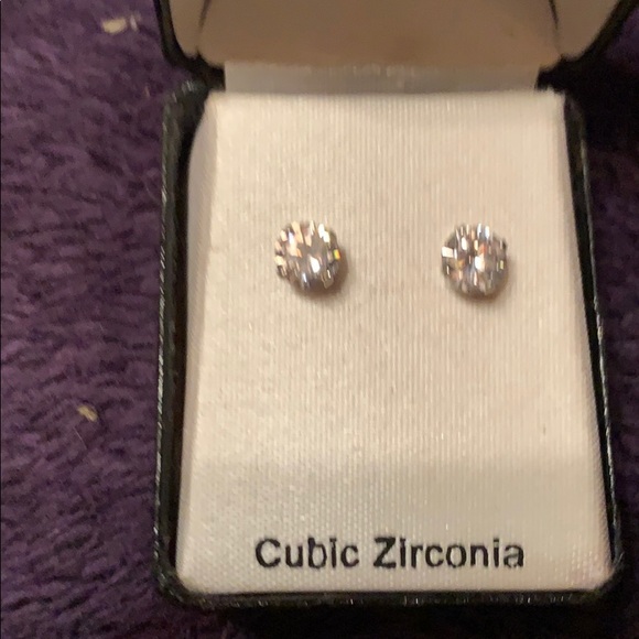 Beautiful cubic zirconia earrings - Picture 2 of 2